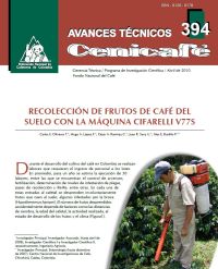 <p>(avt0394)Recolección de frutos de café del suelo con la máquina Cifarelli V77S. (avt0394)</p>